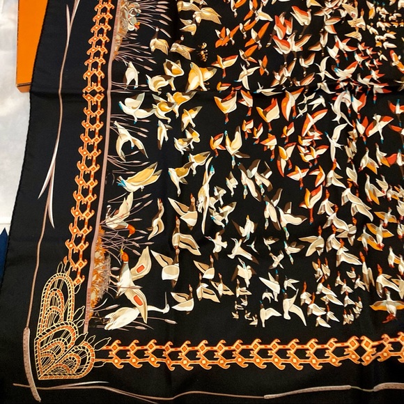 Hermes Libres Comme L'Air Hermes silk scarf - Picture 16 of 16